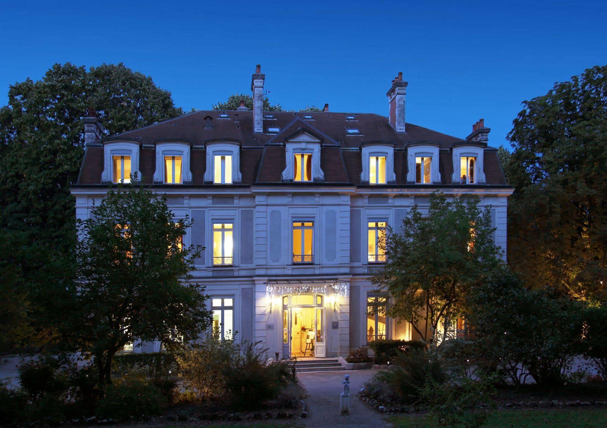 Chateau De La Dame Blanche - Logis Geneuille Exterior foto